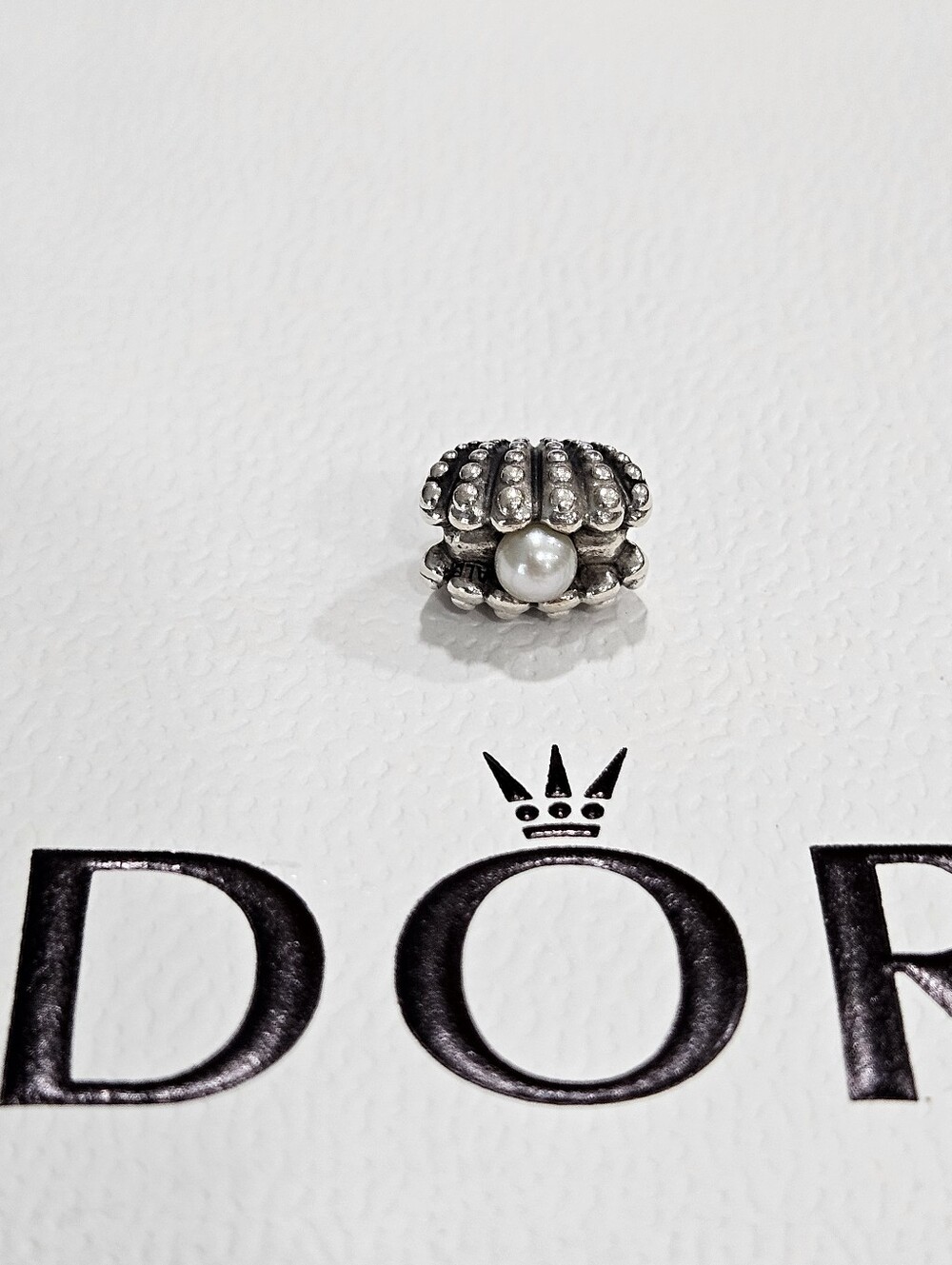 Pandora Oyster w/Pearl Accent Sterling Charm